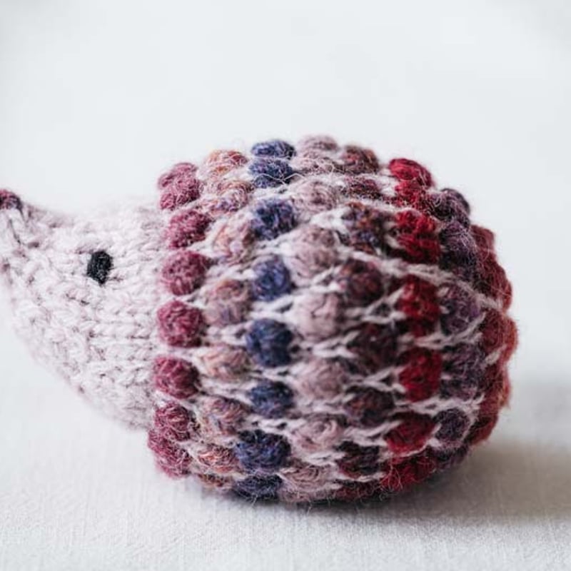 PDFパターン】Scrap Yarn Hedgehog 余り糸で編むポップコーン模様の