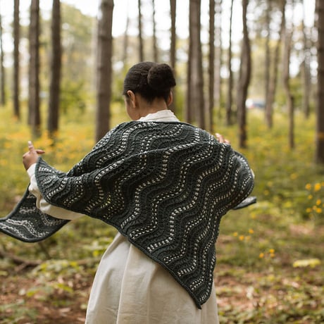 【PDFパターン】Continuous Wave Shawl（点線の入った波模様の三角ショール） by Midori Hirose