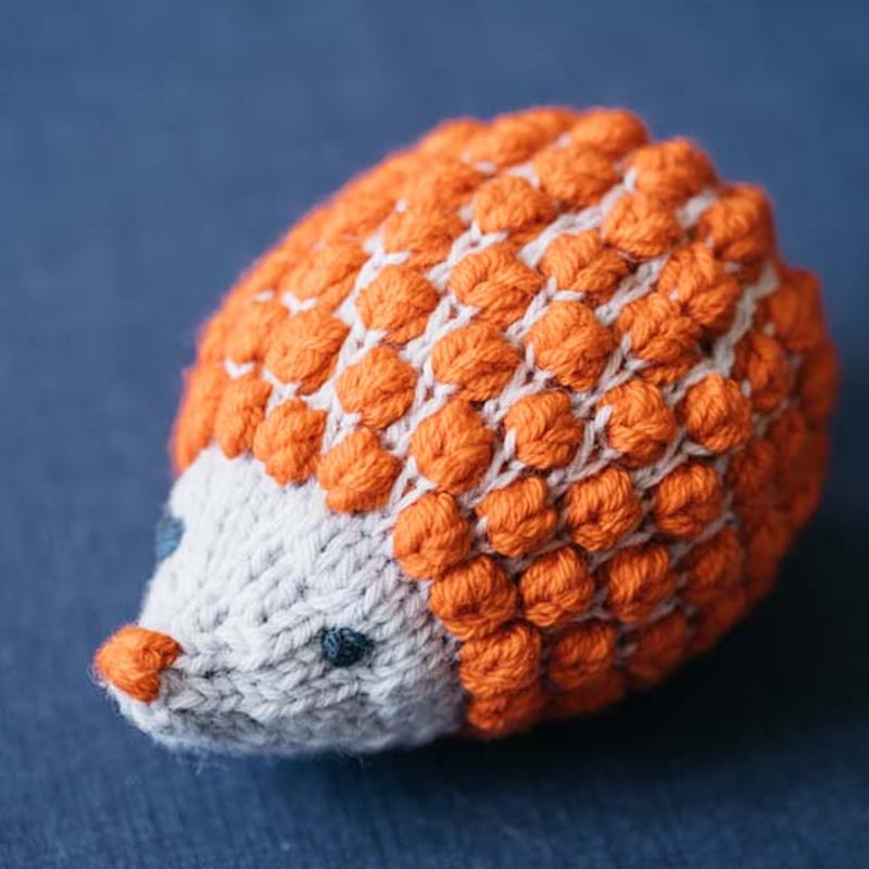 PDFパターン】Scrap Yarn Hedgehog 余り糸で編むポップコーン模様の