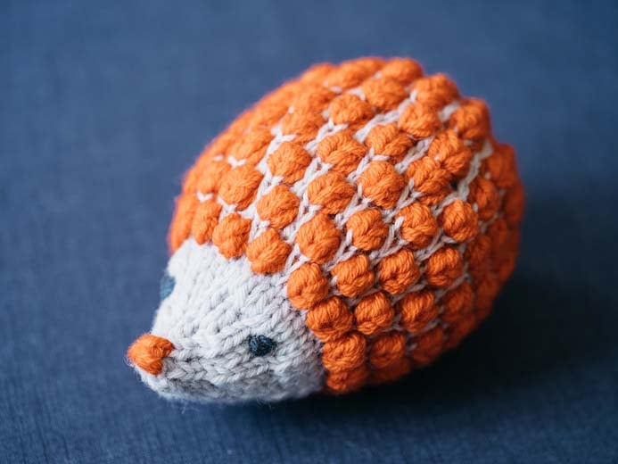 PDFパターン】Scrap Yarn Hedgehog 余り糸で編むポップコーン模様の