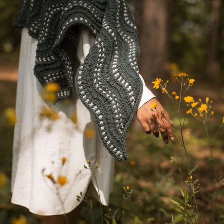 【PDFパターン】Continuous Wave Shawl（点線の入った波模様の三角ショール） by Midori Hirose