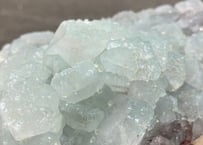 レア　アクアアポフィライト カルサイトのお砂糖粒付き　インド産　　＜龍の横顔＞