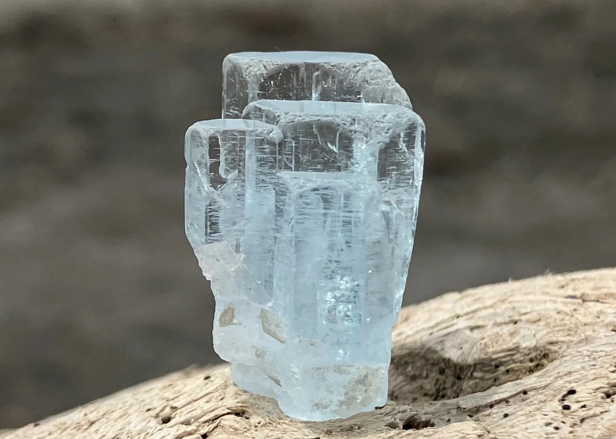 透明感と存在感あるアクアマリン柱状標本/モスコバイト付き アクアマリン＆モスコバイト 10.2g パキスタン産 | mira Earth