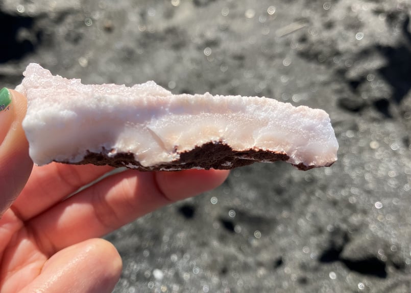 約2.4㎏インド産ピンクアポフィライト共生ジオードドーム kirakira