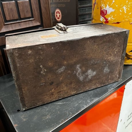 Vintage  ToolBox 19-229