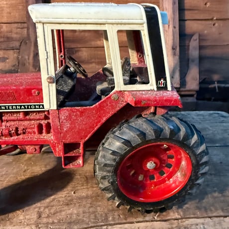 Vintage INTERNATIONAL HARVESTER 鉄製トラクター 21-209-1