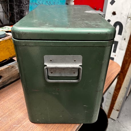 Vintage Coleman cooler box 18-258