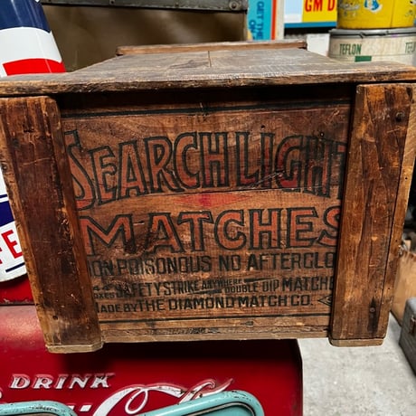 Vintage Wooden box SEARCHLIGHT MATCHES 19-393-1