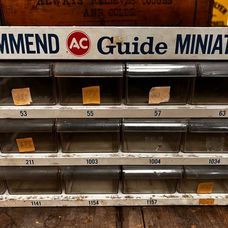 Vintage AC Guide Miniature Lamps DISPLAY Cabinet 19-217