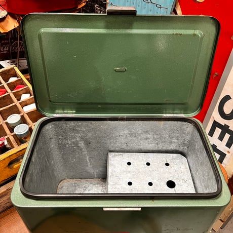 Vintage Coleman cooler box 18-258