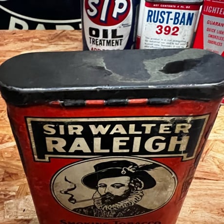 Vintage SIR WALTER RALEIGH TOBACCO CASE 18-145-23
