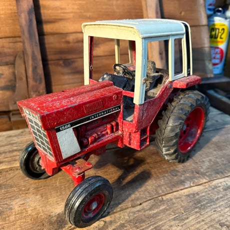 Vintage INTERNATIONAL HARVESTER 鉄製トラクター 21-209-1