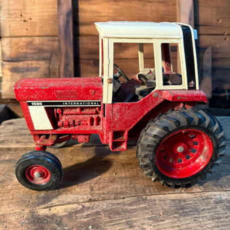 Vintage INTERNATIONAL HARVESTER 鉄製トラクター 21-209-1