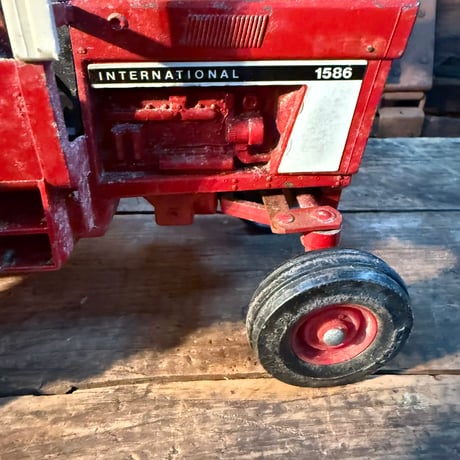 Vintage INTERNATIONAL HARVESTER 鉄製トラクター 21-209-1