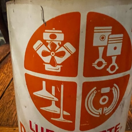 Vintage LUBRIPLATE OIL CAN 16-c-28