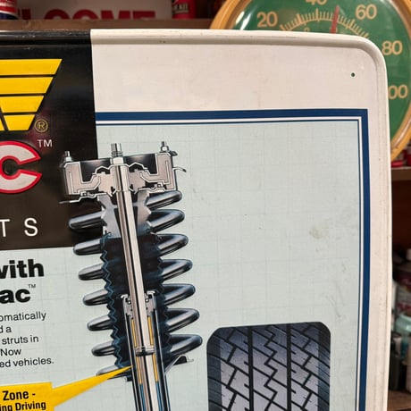 Vintage MONROE “Sensa-Trac” SHOCKS＆STRUTS  エンボス加工 ディスプレイサイン  20-73