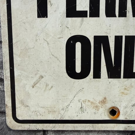 Vintage PARKING BY PERMIT ONLY  道路標識 19-105-9