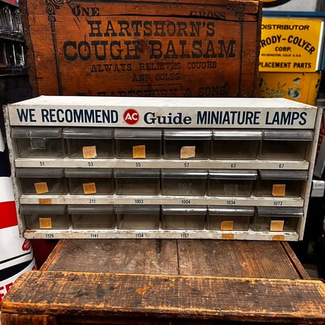 Vintage AC Guide Miniature Lamps DISPLAY Cabinet 19-217