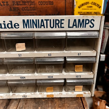 Vintage AC Guide Miniature Lamps DISPLAY Cabinet 19-217