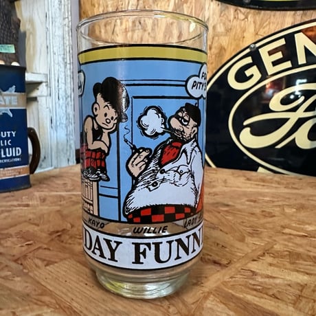Vintage SUNDAY FUNNIES glass 19-314-27