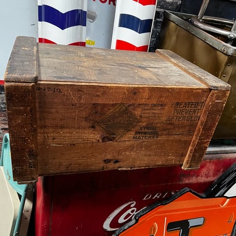Vintage Wooden box SEARCHLIGHT MATCHES 19-393-1