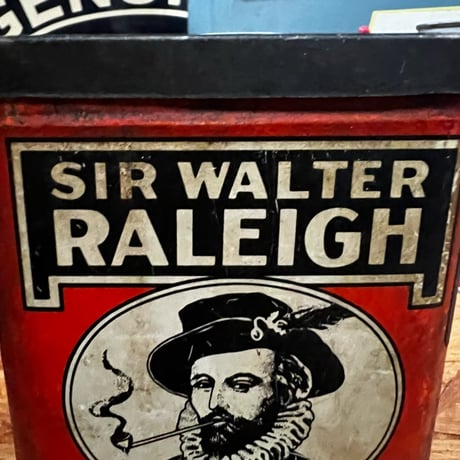 Vintage SIR WALTER RALEIGH TOBACCO CASE 18-145-23