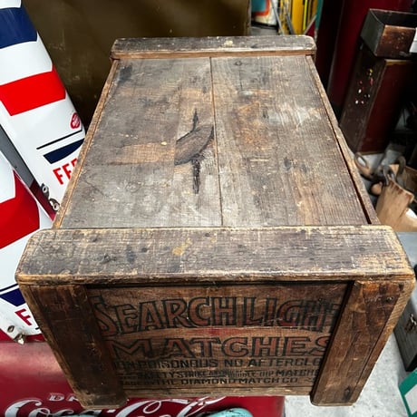 Vintage Wooden box SEARCHLIGHT MATCHES 19-393-1