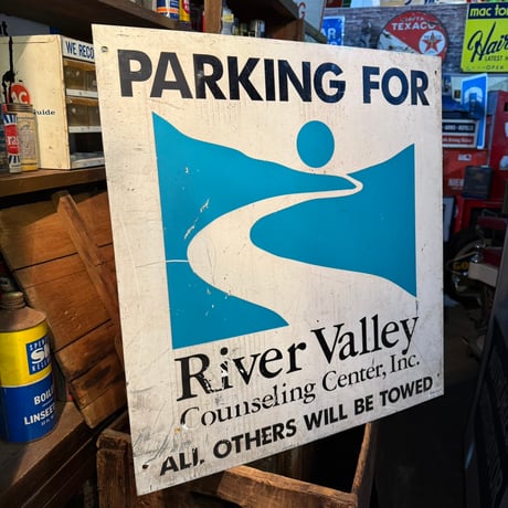 Vintage PARKING FOR River Valley ロードサイン