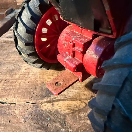 Vintage INTERNATIONAL HARVESTER 鉄製トラクター 21-209-1