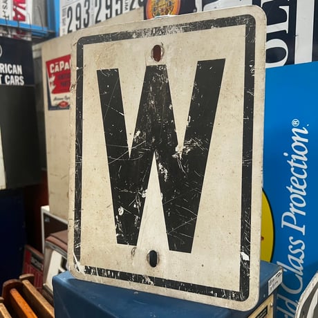 Vintage W SIGN 17-18-12
