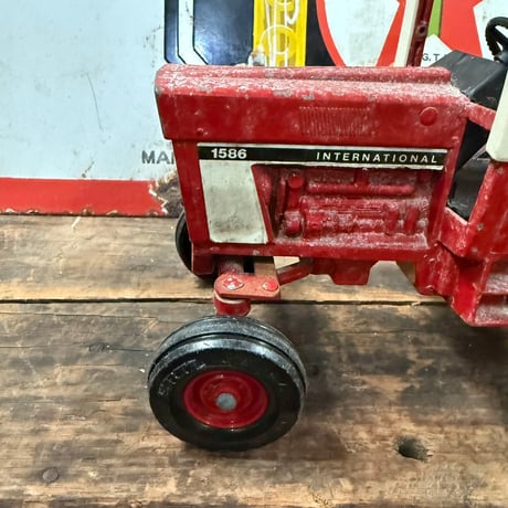 Vintage INTERNATIONAL HARVESTER 鉄製トラクター 21-209-2