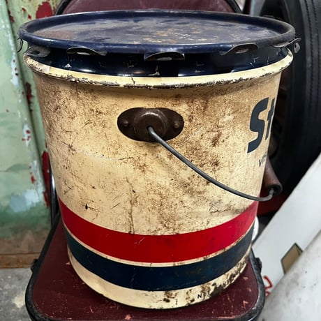 Vintage Standard OIL CAN 19-322