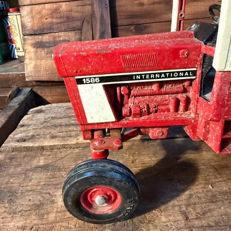 Vintage INTERNATIONAL HARVESTER 鉄製トラクター 21-209-1