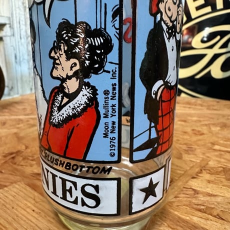 Vintage SUNDAY FUNNIES glass 19-314-27