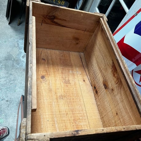 Vintage Wooden box SEARCHLIGHT MATCHES 19-393-1