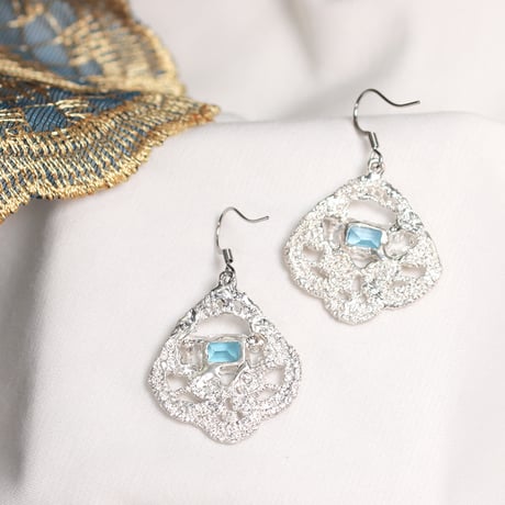 【一点もの】レース模様ピアス（Silver×ブルートパーズ）