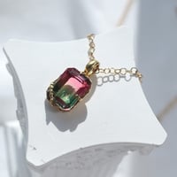 【一点もの】ペンダント「Brass×カットガラス」グリーン×ピンク