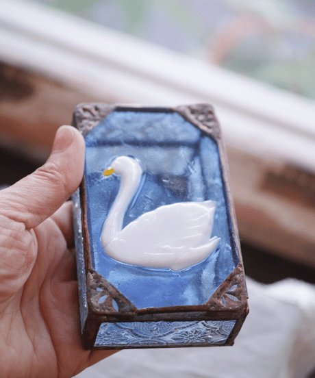 White swan box