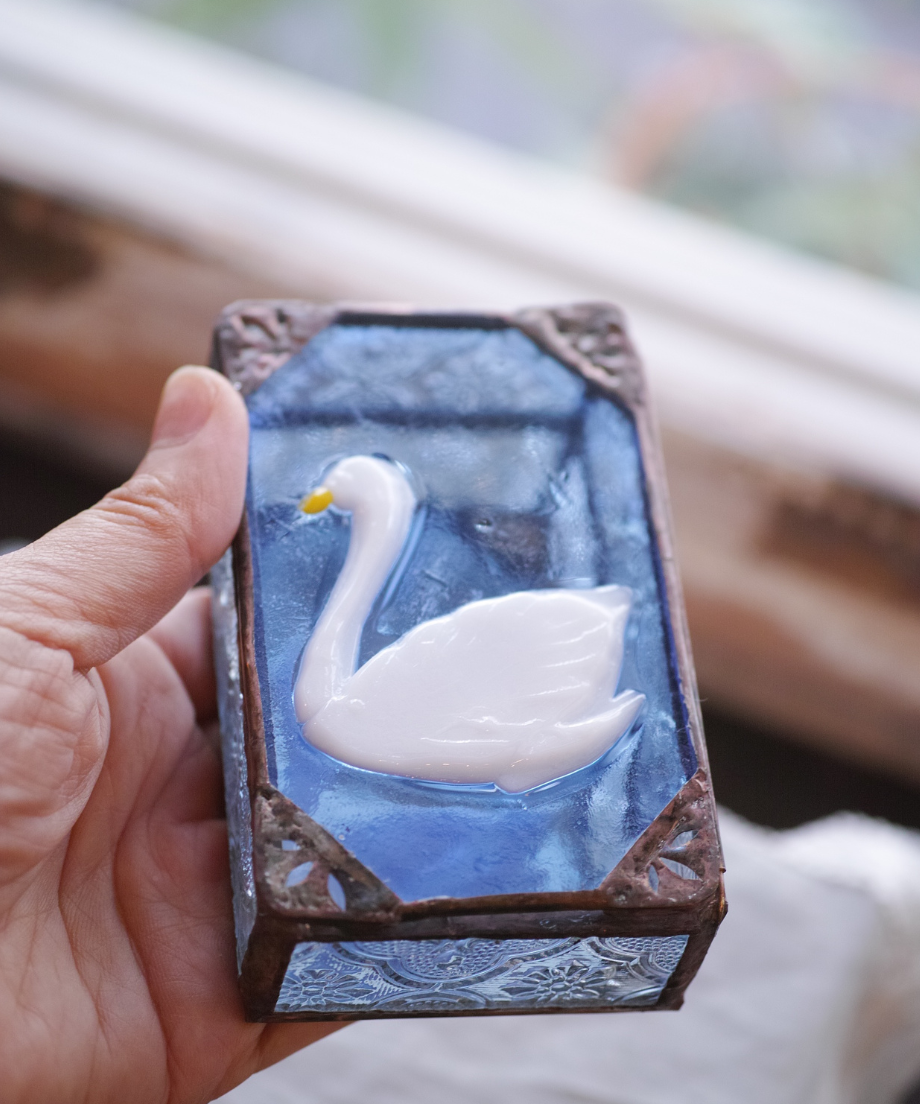 白鳥の親子　（スワン、天然石） White swan box | nido online store