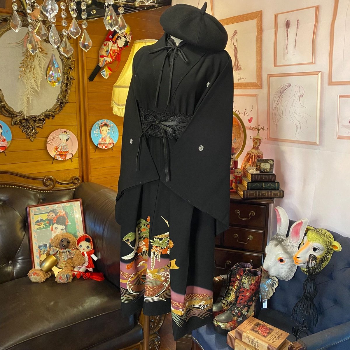 黒留袖からの着物リメイクドレスです　Ｍ～Lサイズ　着丈１２４cm M～Lサイズ 黒留袖からのV襟着物リメイクドレスです - メルカリ