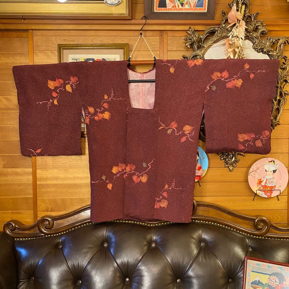 道行コート　赤　地模様　レトロ　アンティーク　和洋折衷コーデ　コスプレ　リメイク 母のタンスの肥やしだった、道行コートでレトロコーデ