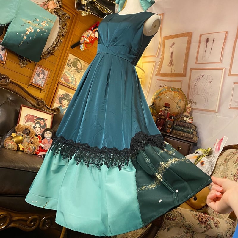 着物 ハンドメイド ワンピース パーティー ドレス 和洋折衷 コラージュ リメイク 切り替え 白地に抽象的な筆描き風の花模様 O-82 着物 ワンピース パーティー ドレス 和洋折衷 コラージュ リメイク