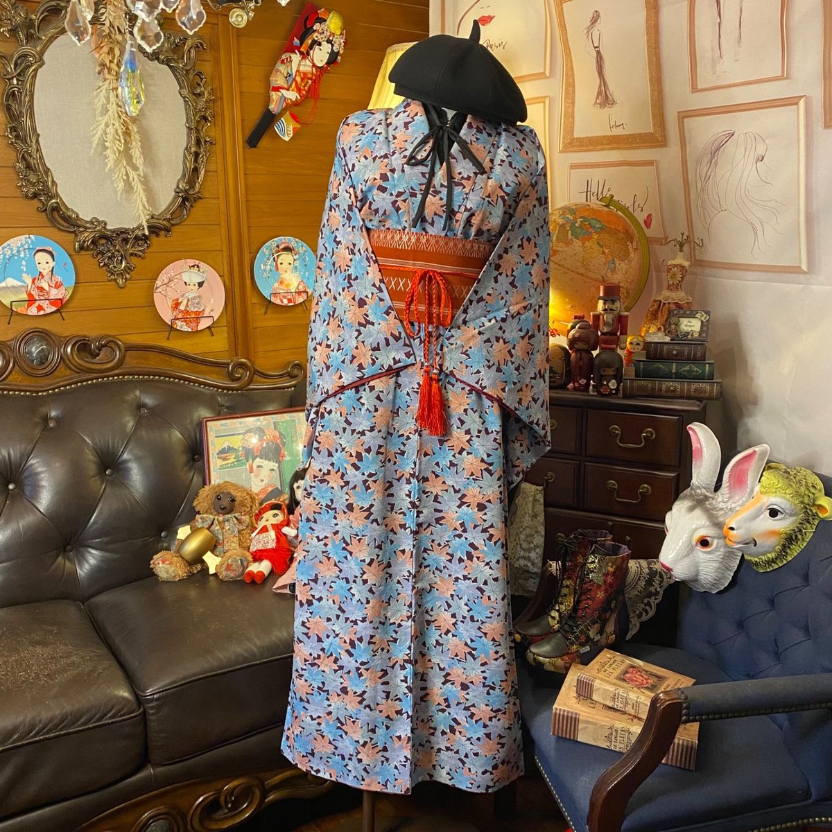 付け下げ着物 リメイク ロング ワンピース ドレス 洗える 化繊 帯サッシュベルト 洗練された和洋折衷スタイル レトロ 古着 ハンドメイド  深みのある黒地に、松と笹の葉が繊細に描かれた気品あふれる一着。 KW-819 着物 リメイク ロング ワンピース ドレス｜洗える 化繊 帯サッシュ