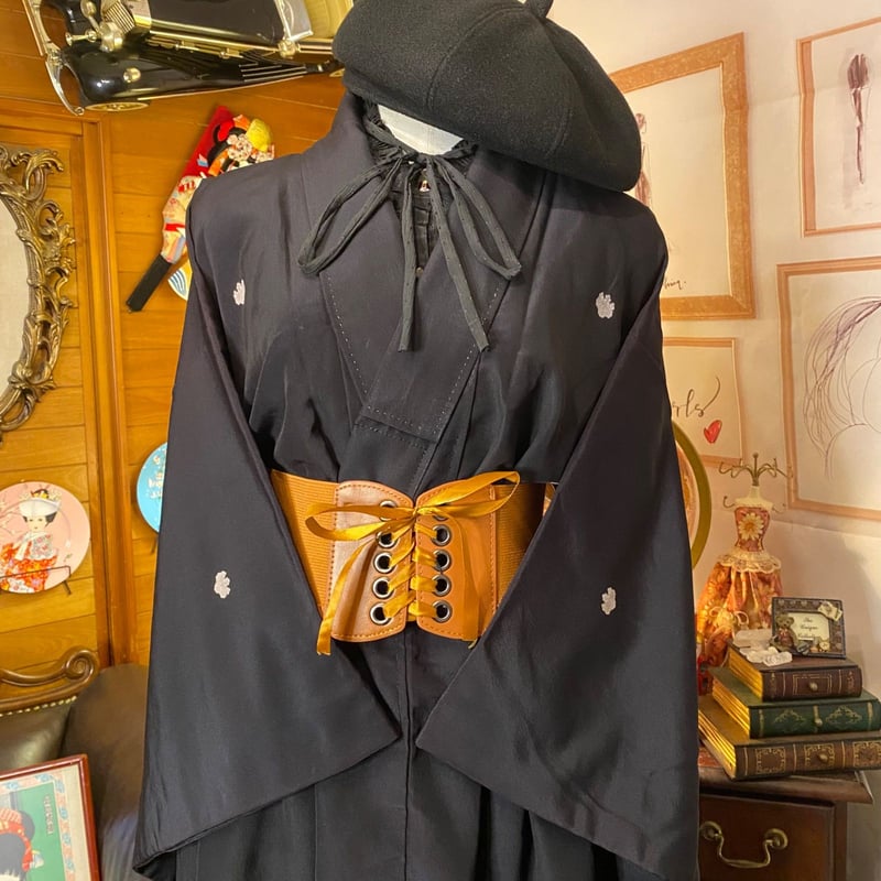 [セール]No.80 新品未使用黒留袖着物リメイクジレ(ベスト)チャイナボタン セール]No.80 新品未使用黒留袖着物リメイクジレ(ベスト)チャイナ