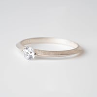 TRIANGLE RING W/STONE