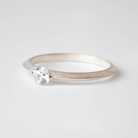 TRIANGLE RING W/STONE