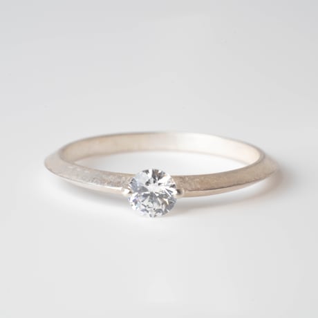 TRIANGLE RING W/STONE