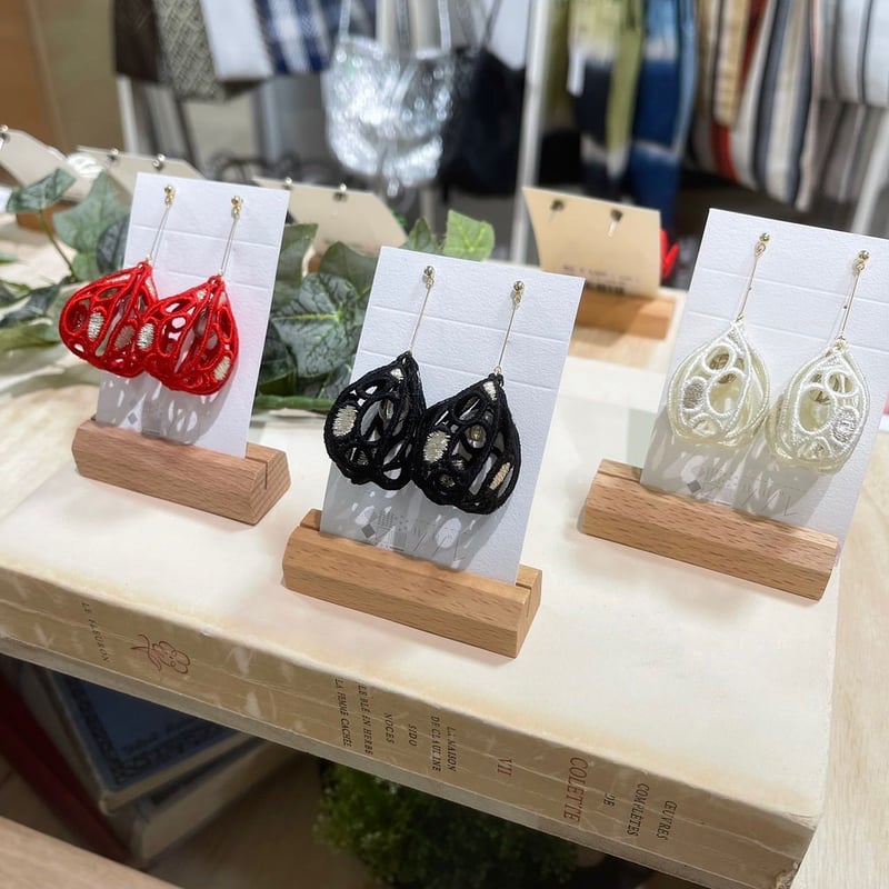 オカッパラバー ピアス リング 刺繍 陶器 ケニア・ラム島 リサイクル