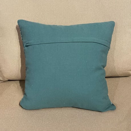 ゴールドリーフ刺繍のクッションカバー　40×40(cm)