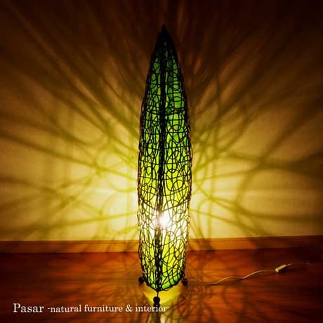 ラタンリーフランプ